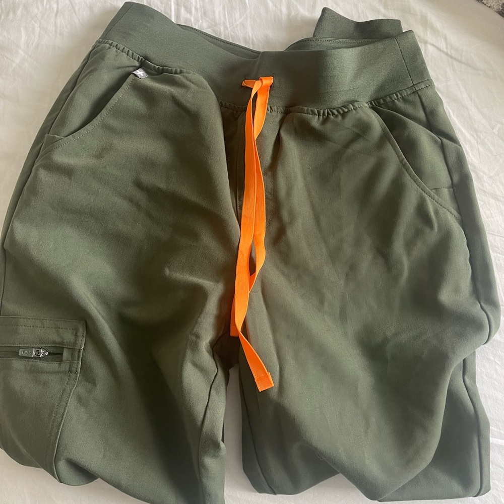 FIGS: Moss joggers, High Waisted. Small petite